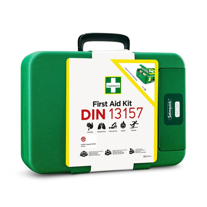 La trousse de premiers secours verte DIN | Le paquet (1 pièce) en plastique d'Orkla Wound Care AB a une étiquette blanche avec l'inscription "First Aid Kit DIN 13157", des symboles iconiques et est un équipement d'urgence indispensable.