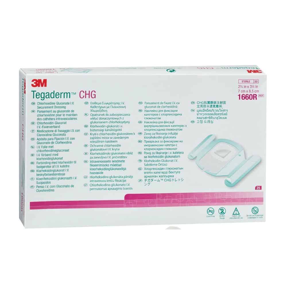 Une boîte rectangulaire de 3M Tegaderm CHG Pansement de fixation I.V. au gluconate de chlorhexidine (7 x 8,5 cm) de Solventum Germany GmbH contient des instructions et des spécifications en plusieurs langues sur un emballage principalement blanc avec des accents bleus/rouges pour la prévention des infections liées aux cathéters.
