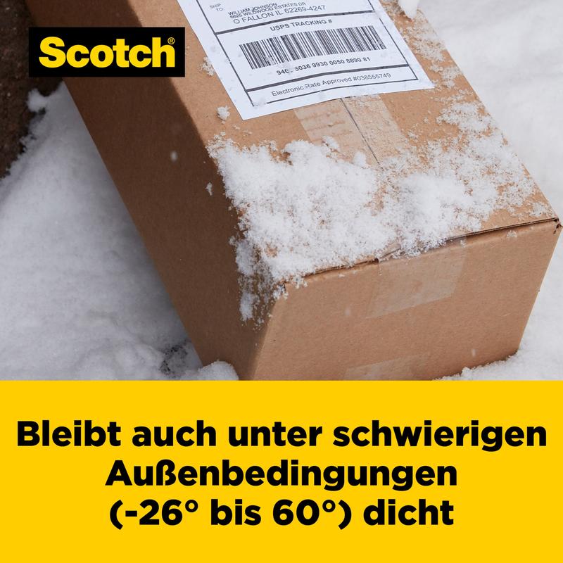 Un paquet en carton enneigé à l'extérieur montre une étiquette d'expédition. Le texte en allemand indique : "Le ruban d'emballage Scotch® Box Lock™ 48 mm x 20,3 m de 3M Deutschland GmbH reste fiable même à -26° à 60°.