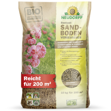 Ein 10-kg-Sack Neudorff Shop Bentonit SandbodenVerbesserer reicht für 200 m², ist ideal für sandige Böden und hat eine Verpackung mit rosa Blüten und einer Nahaufnahme des mineralstoffreichen Inhalts.