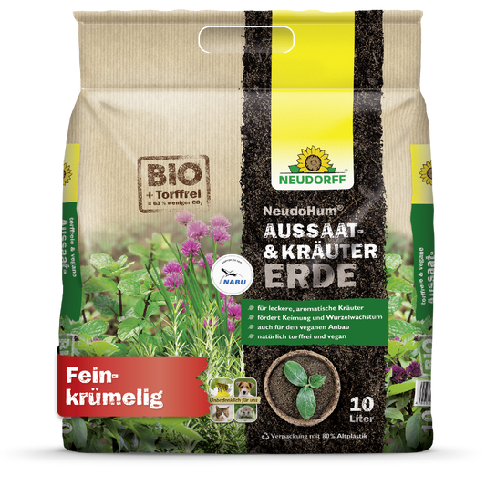 Ein 10-Liter-Beutel NeudoHum Aussaat- & KräuterErde von Neudorff Shop ist mit mediterranen Kräutermotiven, Öko-Etiketten und einem Text versehen, der die biologische, torffreie Rezeptur hervorhebt - ideal für die Aussaat, Kräuter und die Vermehrung von Blumen oder Gemüse.