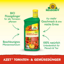 Une bouteille verte de Neudorff Shop Azet Engrais liquide pour tomates et légumes est illustrée avec des tomates, des poivrons et des concombres sur l'étiquette. Le texte allemand met en avant l'engrais liquide organique et les ingrédients naturels pour les légumes de balcon.