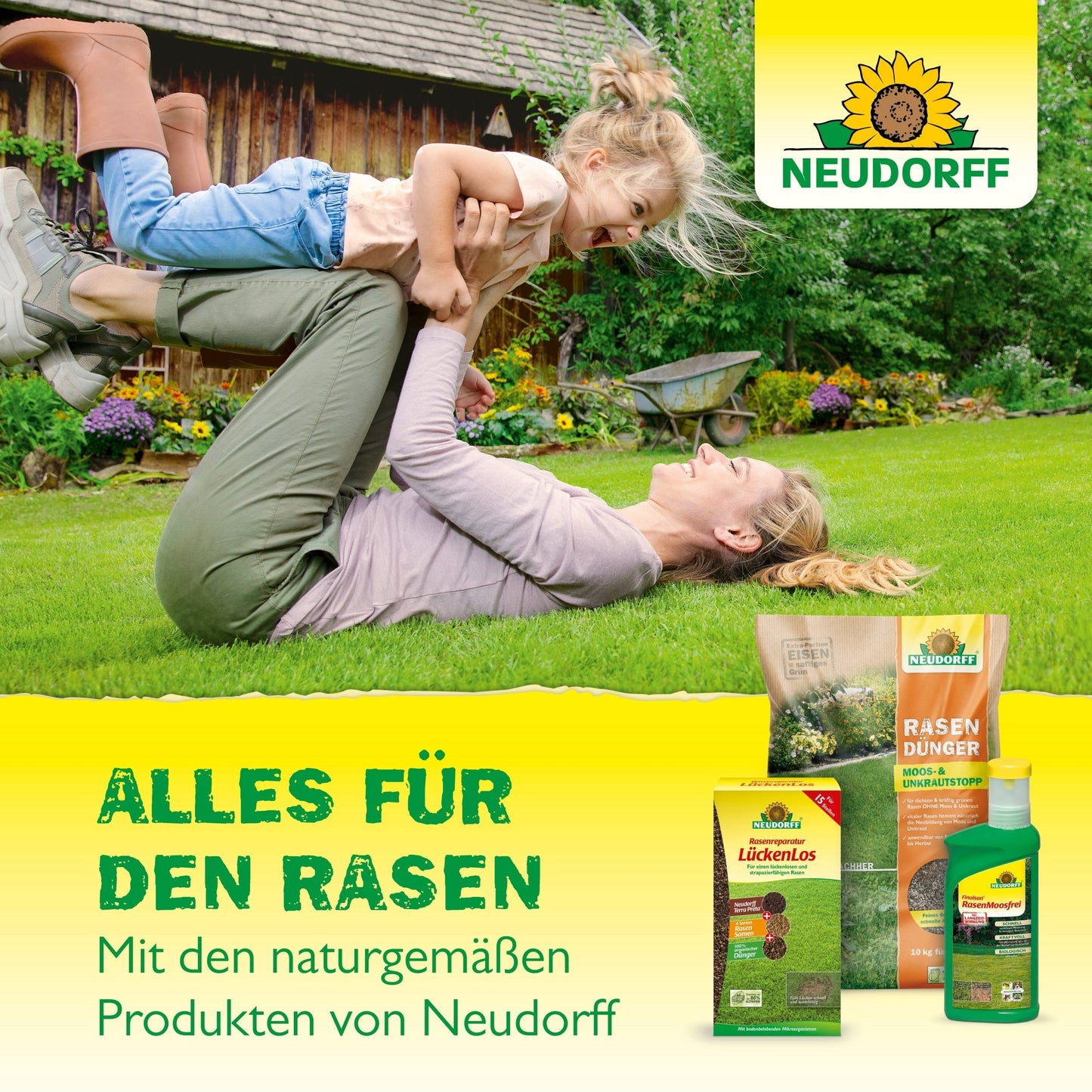 Une femme dans l'herbe soulève un enfant souriant. Au premier plan, les Azet Engrais Gazon de Neudorff Shop 2,5 kg à 5 kg - idéals pour une pelouse dense. Le texte dit "TOUT POUR LA PELOUSE" et "Avec les produits naturels de Neudorff".
