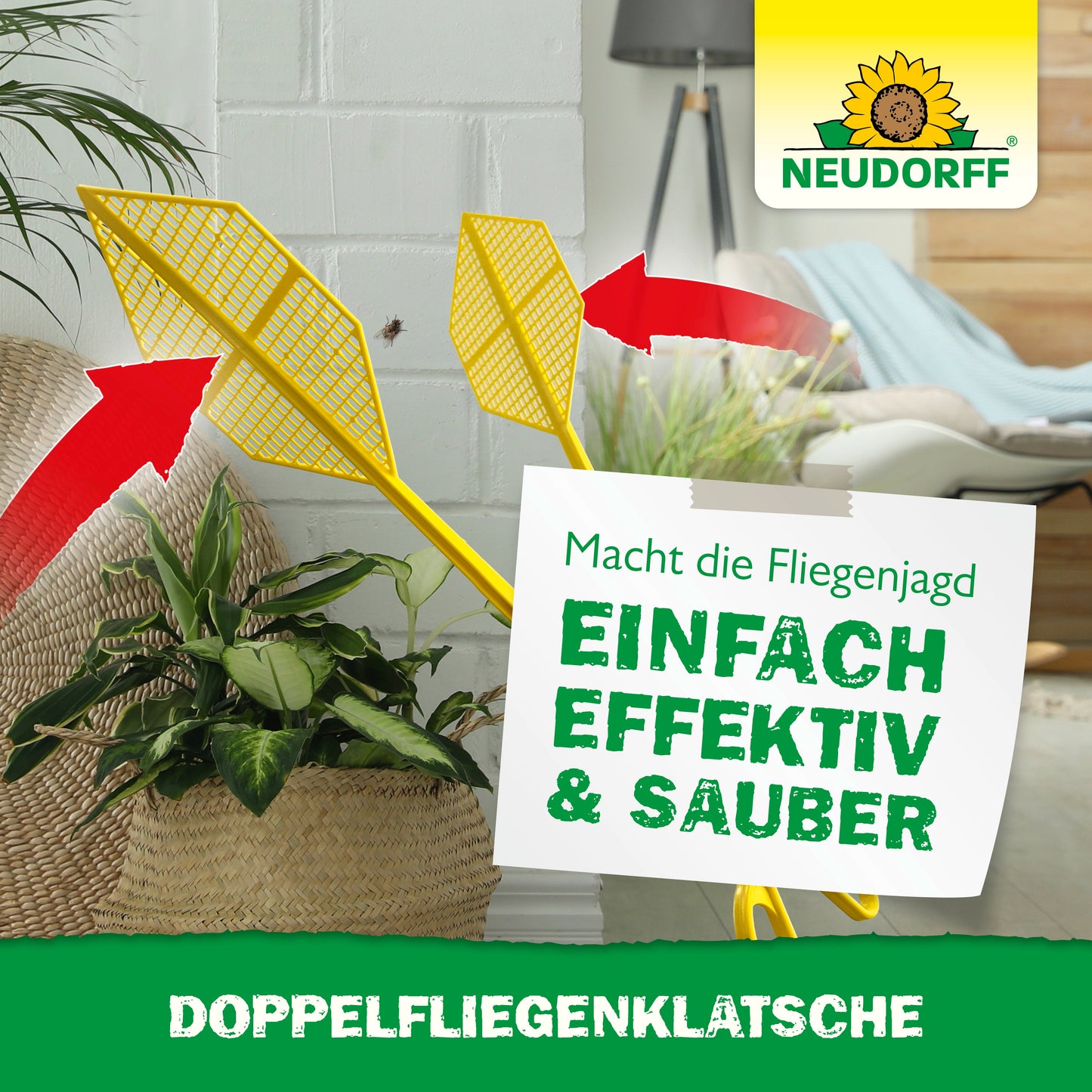 Zwei gelbe Doppelfliegenklatschen von Neudorff Shop mit roten Pfeilen sind in einem Innenraum neben einer Pflanze ausgestellt. Auf einem deutschen Schild steht: "Einfach, effektiv & sauber, Fliegen fangen ohne Flecken", darüber das Markenlogo.