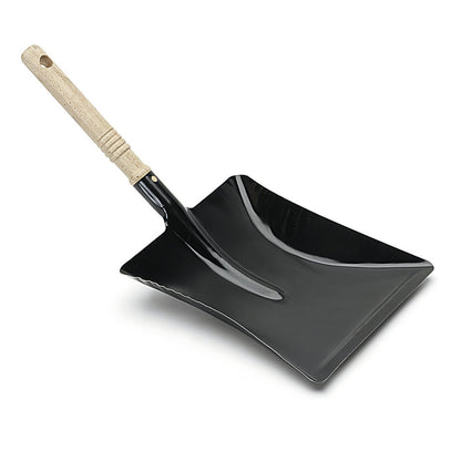 La pelle à poussière en métal laqué avec manche en bois de Nölle Profi Brush de la société Nölle Profi Brush Bürsten- & Pinseltechnik e.K. se distingue par une pelle en métal noire et un manche en bois clair sur un fond blanc.