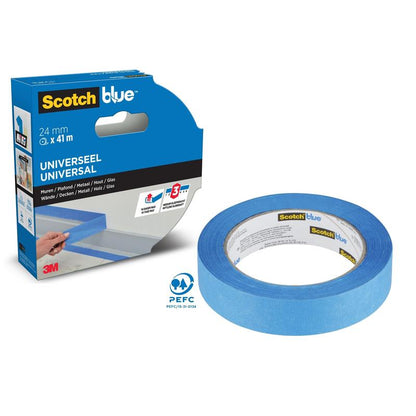 Un rouleau de ruban de masquage ScotchBlue™ "Multi-Surface" de 3M Deutschland GmbH (24 mm x 41 m) est montré à côté de l'emballage, qui est marqué pour un usage universel sur plusieurs surfaces et porte la marque ScotchBlue et 3M.