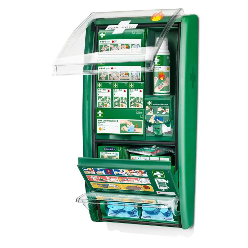 La station de premiers secours & brûlures Cederroth d'Orkla Wound Care AB est un ensemble vert monté au mur dans un paquet avec des compartiments pour les brûlures, les gels et les bandages ainsi qu'une instruction illustrée sur le couvercle et dans les compartiments.
