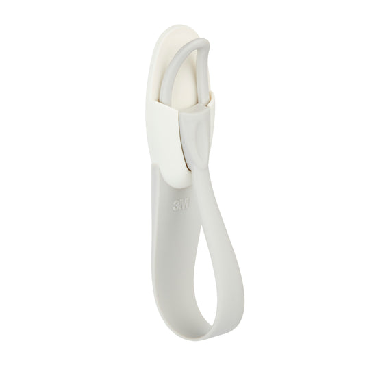 Der Command™ Kabelhalter, 17304-FR von 3M Deutschland GmbH ist ein weißer, selbstklebender Wandhaken mit flexiblem grauen Band und geprägtem "3M"-Logo, ideal zum Aufhängen von Gegenständen. Die Packung enthält 1 Stück.
