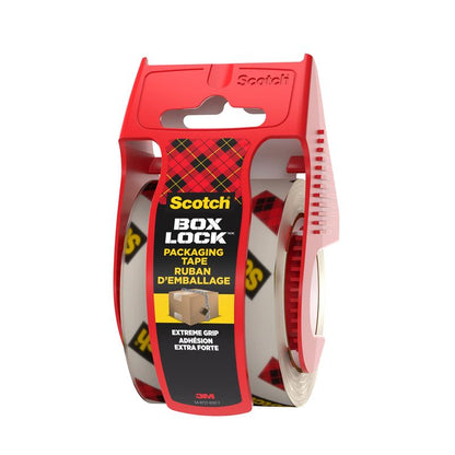 Un rouleau de ruban d'emballage Scotch® Box Lock™ 48 mm x 20,3 m de 3M Deutschland GmbH se tient droit dans un distributeur rouge sur fond blanc, dont l'étiquette indique la marque et la caractéristique "Extreme Grip".