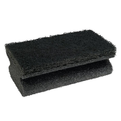 Le tampon à manche Scotch-Brite® de 3M Deutschland GmbH est une éponge de nettoyage rectangulaire noire avec une couche supérieure texturée et un dessous poreux, conçu pour un nettoyage efficace des grilles. 1 pièce par paquet.