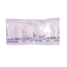 Tampons de gaze de la taille d'une prune, par lot de 2 dans un sachet stérile
