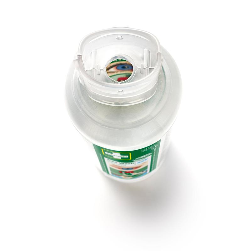 Gros plan sur une bouteille de rinçage oculaire Cederroth 2 x 500 ml (paquet de 2) de Orkla Wound Care AB vue de dessus, avec un bouchon à clapet transparent et une étiquette vert-blanc indiquant son utilisation en cas d'accidents oculaires. Une partie de l'étiquette est visible à travers l'ouverture du bouchon.