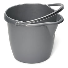 Der Nölle Profi Brush Haushaltseimer mit Ausguss, 12 Liter, silber Kunststoff, von Nölle Profi Brush Bürsten- & Pinseltechnik e.K., verfügt über einen Metallgriff, eine abgerundete Form und einen seitlichen Ausguss - ideal für praktische Aufgaben im Haushalt.