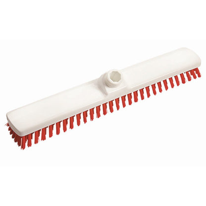 La brosse à récurer 400x60x26 mm, dure de Diversey Deutschland GmbH & Co. OHG est une brosse rectangulaire blanche avec des poils rouges durs et une prise angulaire centrale pour une fixation facile du manche – idéale pour le nettoyage en profondeur des sols.