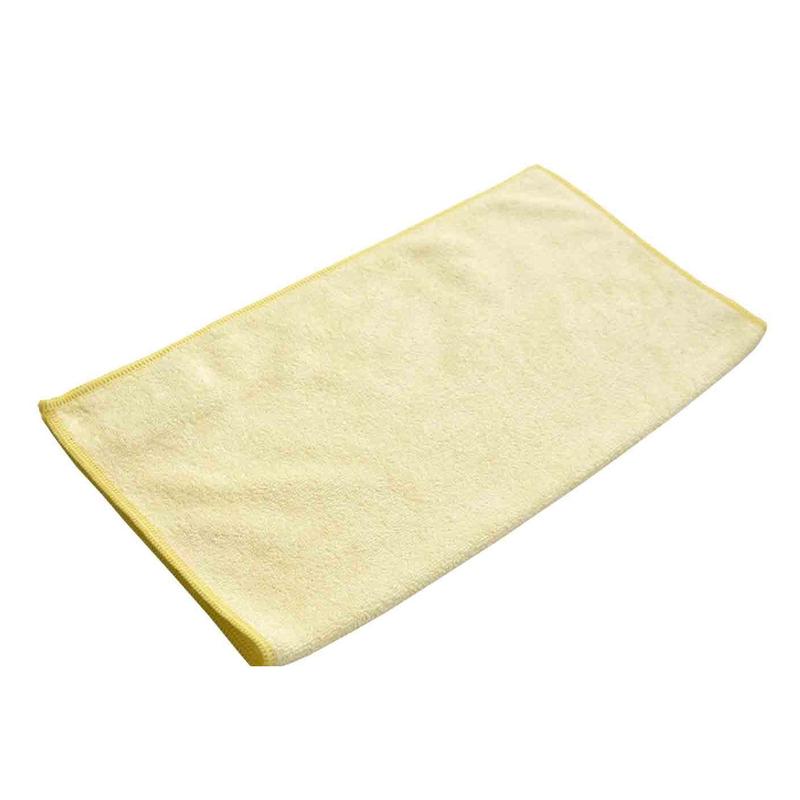 Un chiffon en microfibre TASKI MicroCare 40x40 cm de Diversey Deutschland GmbH & Co. OHG, rectangulaire et jaune pâle avec des bords bien cousus, est posé à plat sur un fond blanc.