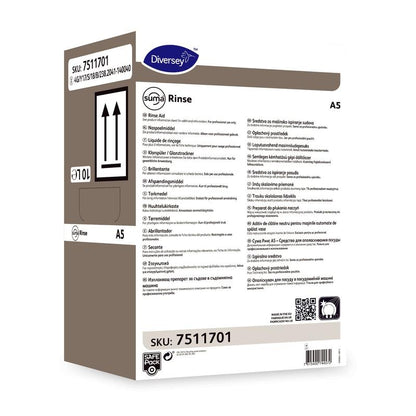 Une boîte rectangulaire marron et blanche avec l'inscription « Suma Rinse A5 – Agent de rinçage neutre » de Diversey Deutschland GmbH & Co. OHG contient des détails sur le produit en plusieurs langues, SKU 7511701, symbole de capacité de 10L, code-barres et promet des résultats sans traces.