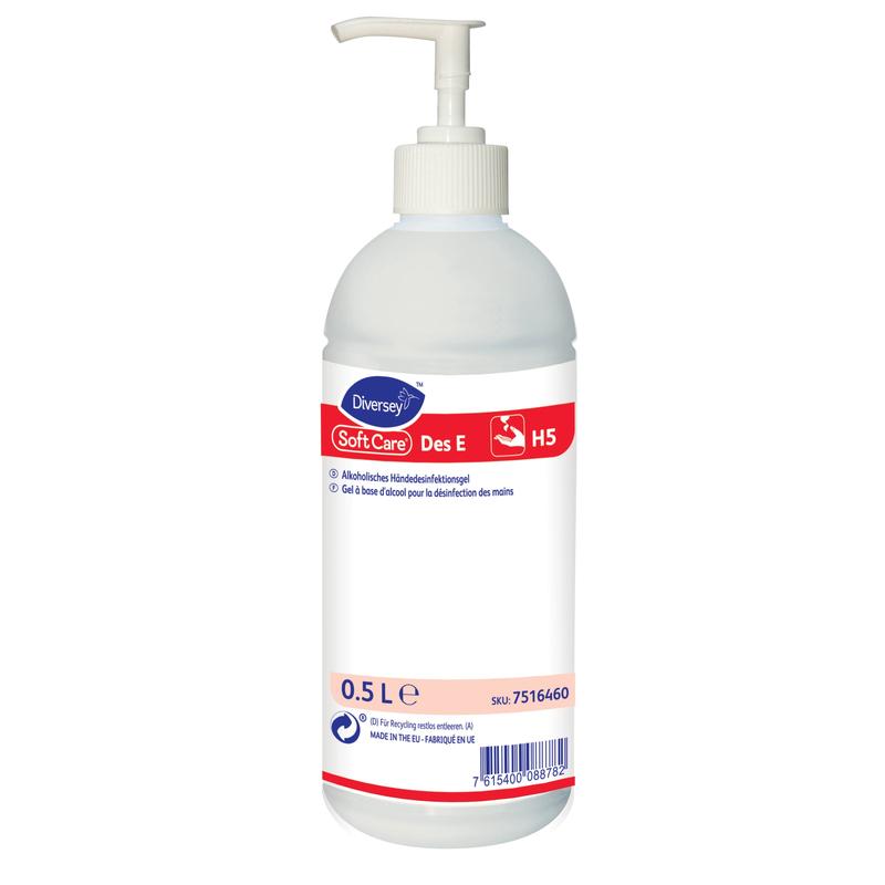 Une bouteille à pompe de 0,5 litre de Soft Care Des E H5, un gel désinfectant pour les mains listé par le VAH de Diversey Deutschland GmbH & Co. OHG, avec une inscription blanc-rouge-bleu avec des détails sur le produit et un code-barres à l'avant.