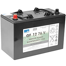 Un bloc de traction de batterie noir 12V/76Ah batterie gel de Diversey Deutschland GmbH & Co. OHG, sans entretien avec bornes rouges/noires et symboles de sécurité/recyclage sur étiquette blanche. Tension de fonctionnement : 12V, capacité : 76Ah. Emballage (1 pièce).