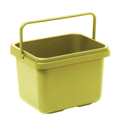 Le seau TASKI 7L de Diversey Deutschland GmbH & Co. OHG est un seau en plastique vert olive rectangulaire avec une poignée de transport assortie et des graduations latérales pour jusqu'à 7 litres - parfait pour le nettoyage domestique.