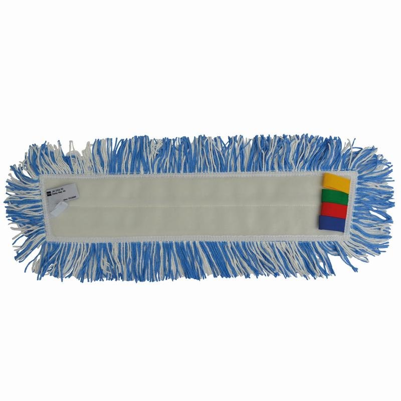 Un balai à franges rectangulaire TASKI Jonmaster Ultra HD de Diversey Deutschland GmbH & Co. OHG avec franges bleues et blanches, centre en tissu blanc et quatre étiquettes colorées - jaune, vert, rouge, bleu - à une extrémité sur un fond entièrement blanc.