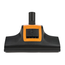 La brosse à vide Turbo Diversey TASKI AERO en noir et orange est équipée de deux interrupteurs et s'adapte aux modèles TASKI AERO pour garantir un nettoyage efficace. Un accessoire de tête de sol (1 pièce) est illustré sur fond blanc.