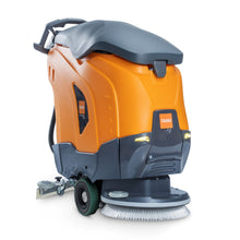 Une autolaveuse TASKI ULTIMAXX 1900 SD43 Performance orange-gris de Diversey, avec entraînement par roue, réservoir de 42L, disque unique de 43cm, roues, poignée, et autocollant "TASKI" à l'arrière. Emballage : 1 pièce.
