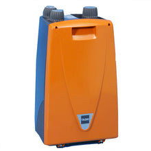 Le générateur de mousse TASKI ERGODISC FLEXX 36V de Diversey Deutschland GmbH & Co. OHG est un composant de machine de nettoyage vertical, orange et bleu, rectangulaire avec deux cadrans gris, une poignée avant et un petit logo TASKI à la base.