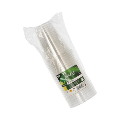 Un emballage en plastique scellé contient 25 gobelets de boisson froide PLA « pure » transparents avec bord en mousse, debout avec une étiquette vert-blanc avec les détails du produit de PAPSTAR GmbH sur un fond blanc simple.