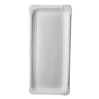 Der PAPSTAR 250 Teller, Pappe "pure" eckig weiß der PAPSTAR GmbH ist ein rechteckiger weißer Teller aus umweltfreundlicher Frischfaserplatte mit leicht erhabenen, dekorativen Kanten und abgerundeten Ecken, abgebildet auf einem unifarbenen Hintergrund.