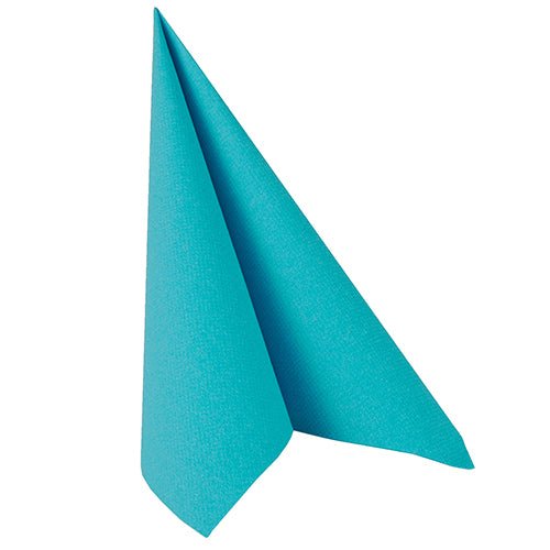 Une serviette PAPSTAR GmbH 50 "ROYAL Collection" 1/4 pli 40 x 40 cm en turquoise, soigneusement pliée en une forme triangulaire debout avec des bords nets, présentée sur un fond blanc.