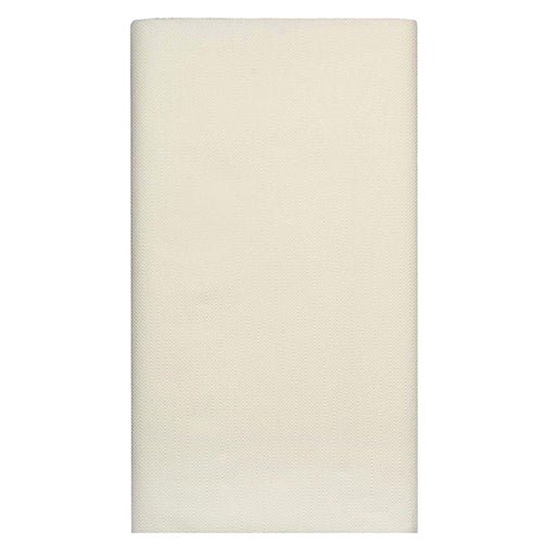 Une nappe rectangulaire crème soigneusement pliée, PAPSTAR Tissue, « ROYAL Collection » (120 x 180 cm) de la PAPSTAR GmbH est présentée devant un fond blanc simple.