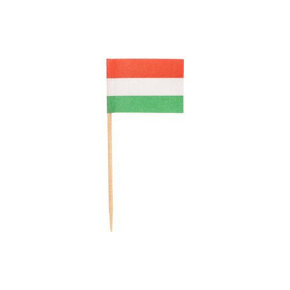 Le PAPSTAR 200 Deko-Picker 8 cm de la PAPSTAR GmbH présente un petit drapeau rectangulaire avec des rayures horizontales rouge, blanc et vert sur un cure-dent en bois – idéal pour les amuse-gueules ou un catering élégant. Photographie sur fond blanc simple.