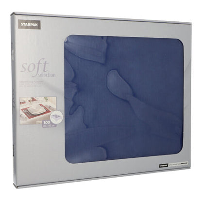 Une boîte argentée Starpak avec l'inscription « Soft Selection » présente des sets de table en non-tissé ressemblant à du tissu, de couleur bleu foncé (30 x 40 cm), avec une image de décoration de table élégante et une fenêtre transparente à travers laquelle 100 pièces à l'intérieur sont visibles.