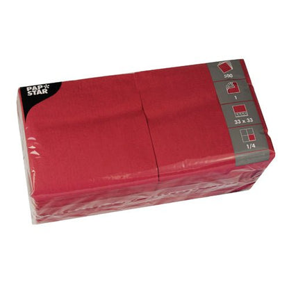 L'image montre un emballage en plastique scellé PAPSTAR GmbH 500 serviettes, 1 pli 1/4 pli, 33 x 33 cm, pour une utilisation dans la gastronomie sur fond blanc.