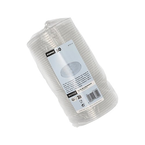 Un emballage en plastique scellé contenant 50 couvercles jetables Starpak 50 « Hurricane » en PET, de forme ronde et transparents, accompagnés d'une étiquette d'information blanche, d'un mode d'emploi, des symboles de recyclage et d'un code-barres – idéal pour vos déplacements.