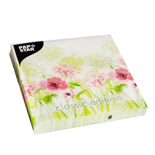 Un paquet de PAPSTAR GmbH 20 serviettes, 33 x 33 cm, 3 plis, design 1/4 pli Set 1 avec un motif floral de fleurs roses et rouges et d'herbe verte sur fond blanc.