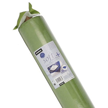 Un rouleau de nappe Starpak, ressemblant à du tissu, non-tissé "soft selection plus" avec une étiquette blanche avec le nom de la marque, des illustrations d'utilisation et une photo de l'insert, utilisée comme nappe durable sous les appareils de cuisine.
