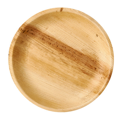Une assiette ronde « pure » 25 en feuille de palmier de PAPSTAR GmbH, brun clair avec un grain de bois naturel et une bande oblique sombre, est vide et photographiée de dessus sur un fond blanc.