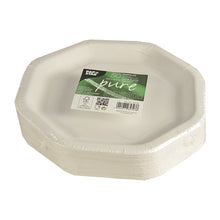 Une pile de 50 assiettes octogonales blanches PAPSTAR "pure" (23,5 cm), emballées avec une étiquette verte et blanche, sont compostables, respectueuses de l'environnement et parfaites pour les fêtes. Marque : PAPSTAR GmbH.