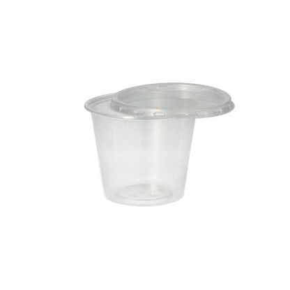 Le gobelet Starpak 50 Dressing, PP rond Ø 7,1 cm transparent, est un petit gobelet en polypropylène transparent avec un couvercle transparent assorti de Starpak, illustré sur un fond blanc simple.