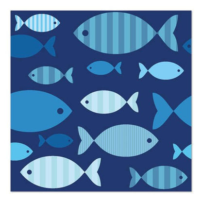 PAPSTAR 20 serviettes, 33x33 cm, 3 plis de PAPSTAR GmbH dans le Design Set 6 montrent différents gros poissons bleus avec des rayures et des couleurs unies sur fond bleu foncé - créativement superposés et disposés librement.