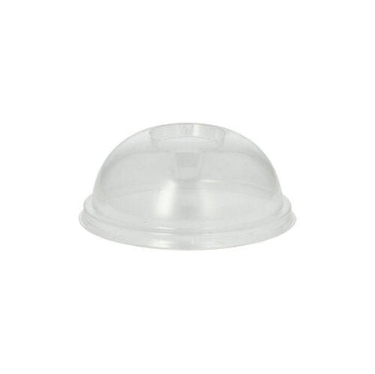 Le PAPSTAR 100 couvercles Dom, PLA « pure », ronds, Ø 9,5 cm x 4,5 cm, transparents comme du verre, les PAPSTAR GmbH est un couvercle transparent à ouverture centrale destiné à l'emballage des denrées alimentaires, représenté sur un fond blanc uni.