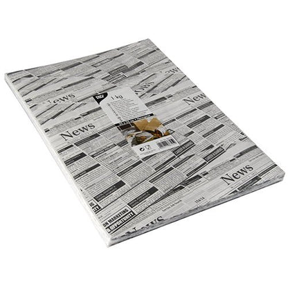 Le PAPSTAR Papiers d'emballage de substitution au parchemin (35 cm x 25 cm, résistants à la graisse) de la PAPSTAR SARL, au design noir et blanc inspiré des journaux, conditionnée dans un film transparent avec une étiquette blanche, est idéale pour un emballage à la fois élégant et pratique.