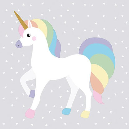 Une licorne blanche avec une corne dorée et une crinière arc-en-ciel pastel se tient sur trois jambes, illustrée sur PAPSTAR GmbH 20 serviettes, 33x33 cm, 3 plis 1/4 pli design Set 1, avec fond gris clair et petits triangles blancs.
