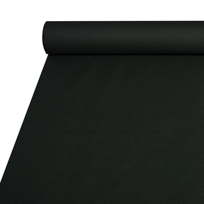 Un gros plan de la nappe Starpak, similaire au tissu, Airlaid (20 m x 1,2 m) en noir, partiellement déroulée sur une surface plane. La nappe semble lisse, opaque et a une apparence semblable au tissu sans motifs visibles.