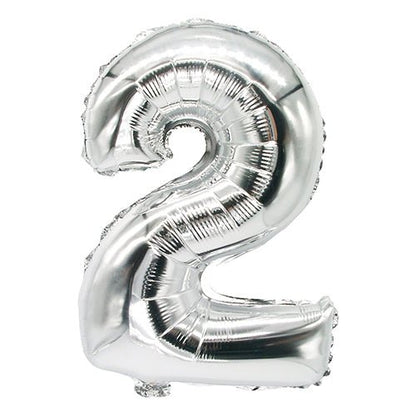 Le ballon en aluminium PAPSTAR (35 x 20 cm) en argent de PAPSTAR GmbH est brillant et décoratif - idéal comme décoration élégante avec le chiffre 2.