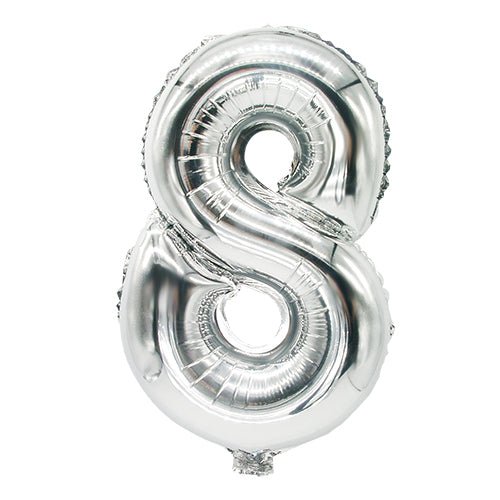 Le ballon en aluminium argenté PAPSTAR (35 x 20 cm) de PAPSTAR GmbH en forme du chiffre huit est une décoration métallique brillante sur fond blanc.