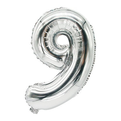 Le ballon en aluminium PAPSTAR (35 x 20 cm) en argent de PAPSTAR GmbH montre le chiffre 9 et est parfait comme décoration élégante pour des occasions spéciales.
