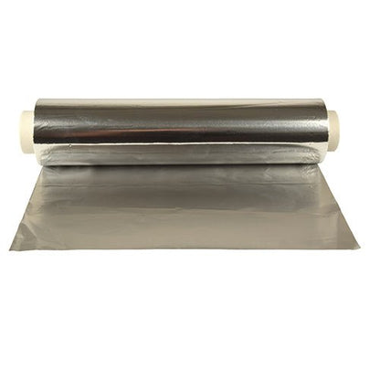 Un rouleau de papier d'aluminium Starpak en vrac de Starpak, partiellement déroulé pour révéler le film métallique brillant sur une surface blanche - idéal pour l'emballage des aliments.