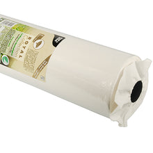 Un gros plan de la nappe PAPSTAR ROYAL Collection, blanche (25 m x 1,18 m), de PAPSTAR GmbH montre une nappe blanche enroulée avec une surface texturée et une étiquette beige sur un fond blanc.